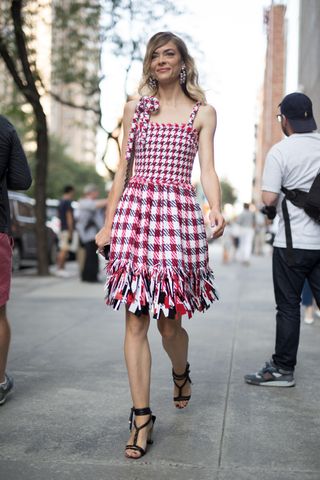 new-york-fashion-week-street-style-september-2017-234885-1505271901553-image