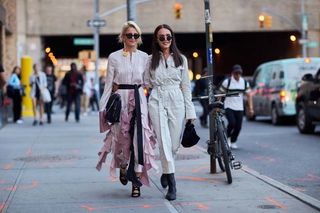 new-york-fashion-week-street-style-spring-2018-235025-1504890348572-image