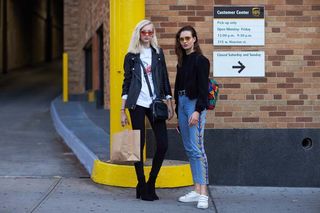 new-york-fashion-week-street-style-spring-2018-235025-1504890351541-image