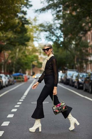 new-york-fashion-week-street-style-spring-2018-235025-1505053530692-image