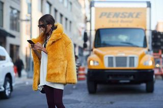 new-york-fashion-week-street-style-spring-2018-235025-1505174759325-image