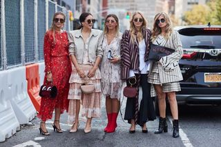 new-york-fashion-week-street-style-spring-2018-235025-1505250761018-image
