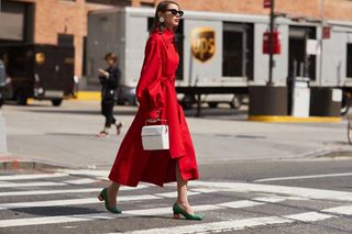 new-york-fashion-week-street-style-spring-2018-235025-1505353006097-image