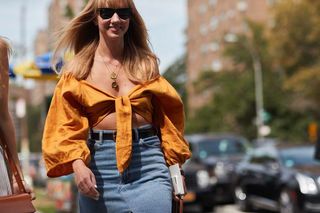 new-york-fashion-week-street-style-spring-2018-235025-1505353009824-image