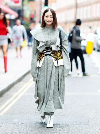 london-fashion-week-2017-september-street-style-235530-1505634333793-image