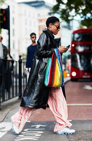 london-fashion-week-2017-september-street-style-235530-1505898815200-image