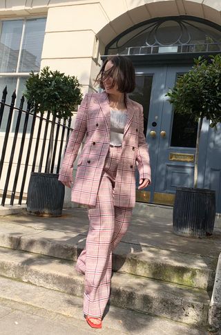 how-to-wear-a-trouser-suit-235712-1555417569363-image