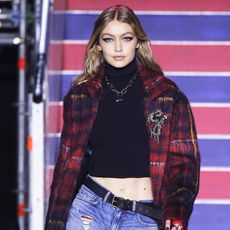 see-the-lfw-tommy-hilfiger-runway-looks-featuring-gigi-bella-and-anwar-236181-square