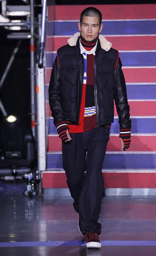 see-the-lfw-tommy-hilfiger-runway-looks-featuring-gigi-bella-and-anwar-2421569