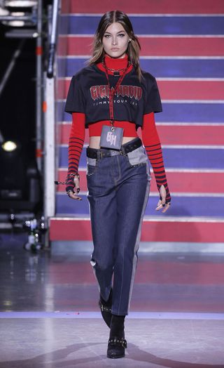 see-the-lfw-tommy-hilfiger-runway-looks-featuring-gigi-bella-and-anwar-2421575
