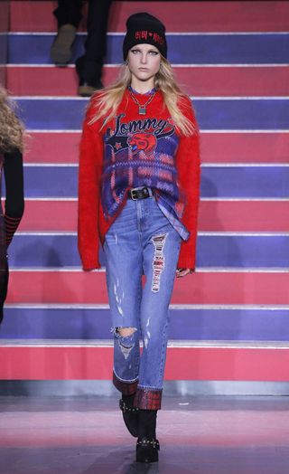 see-the-lfw-tommy-hilfiger-runway-looks-featuring-gigi-bella-and-anwar-2421585
