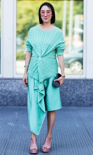 milan-fashion-week-2017-september-street-style-236219-1506071673961-image