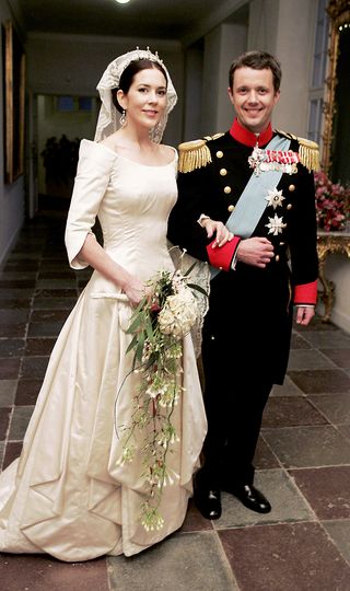 the-most-beautiful-princess-wedding-dresses-throughout-history-2436620
