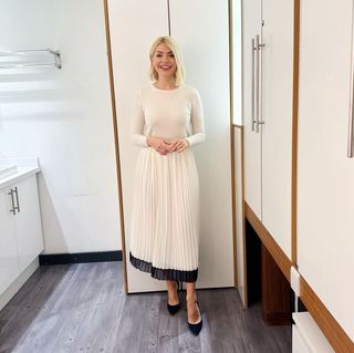 holly-willoughby-style-238784-1680600451520-main