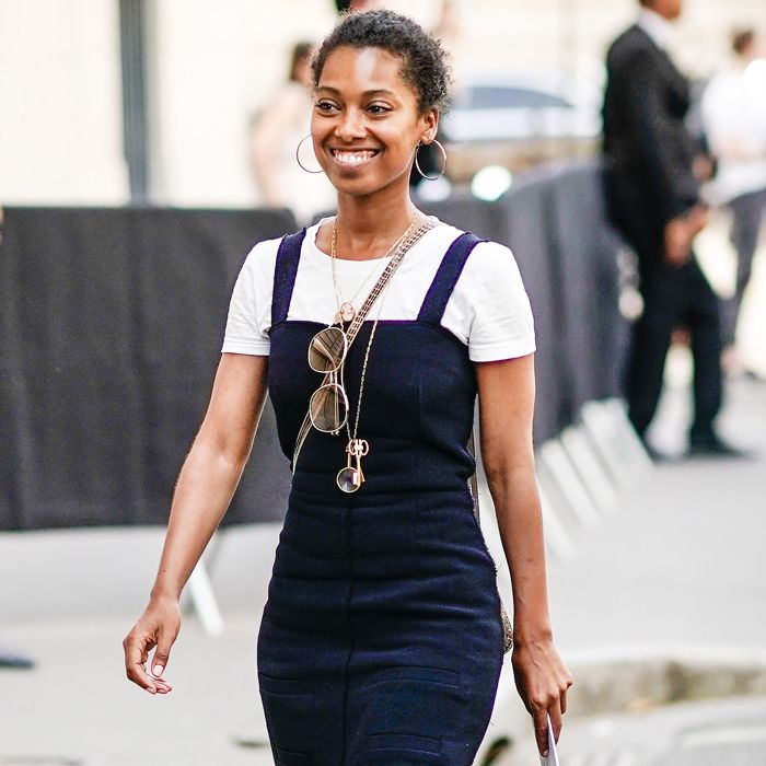 7 Denim Jumper Outfits Fashion Girls Are Wearing