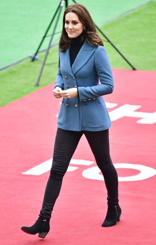 kate-middleton-pregnancy-outfit-coach-core-event-239256-1508340853551-image