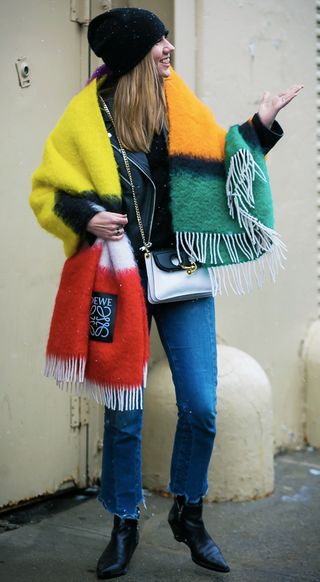 how-to-wear-a-blanket-scarf-239898-1511713325313-image