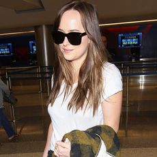 dakota-johnson-airport-style-skinny-jeans-ankle-boots-240474-1509389230927-square