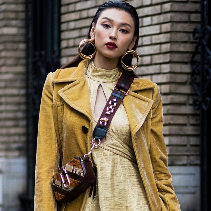 marc jacobs snapshot bag street style