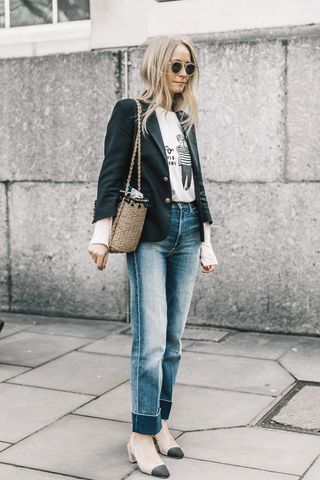 how-to-wear-mom-jeans-240914-1510080848587-image