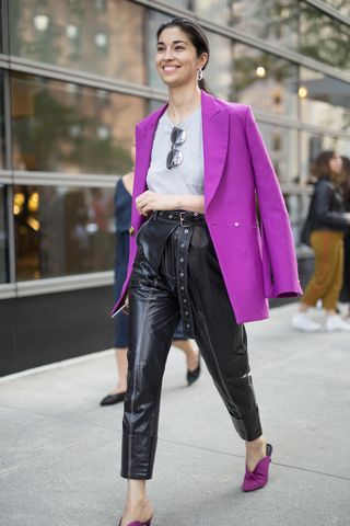 how-to-wear-leather-pants-241232-1510019101393-image