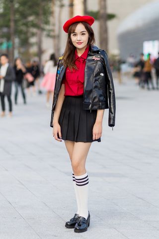 how-to-wear-knee-high-socks-241740-1510607103082-image