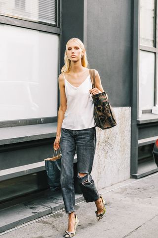 what-to-wear-with-black-ripped-jeans-241745-1510605126194-image