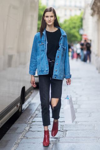 what-to-wear-with-black-ripped-jeans-241745-1510605130776-image