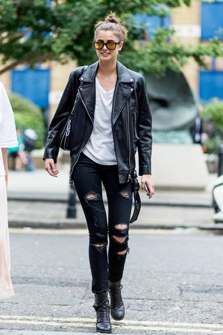 what-to-wear-with-black-ripped-jeans-241745-1510605132756-image