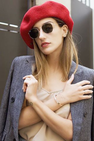 how-to-wear-a-beret-like-a-french-girl-242254-1510846245962-image