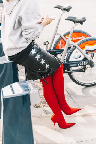 how-to-wear-over-the-knee-boots-now-242271-1510787798476-image