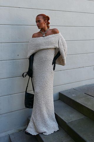 how-to-wear-dresses-in-the-winter-242584-1700405858581-main