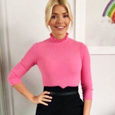 holly-willoughby-grey-topshop-skirt-242620-1511174593735-square