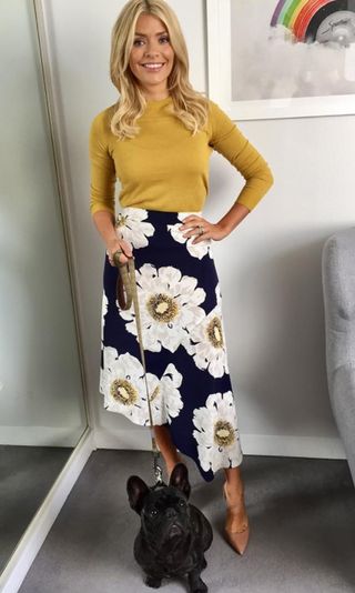 holly-willoughby-colourful-jumpers-242635-1511266627926-image
