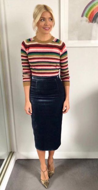 holly-willoughby-colourful-jumpers-242635-1511267364086-image