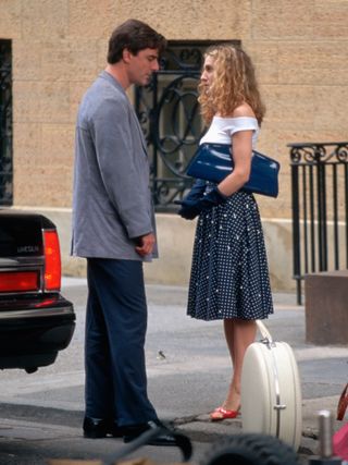 carrie-bradshaw-outfits-243632-1512146886981-image