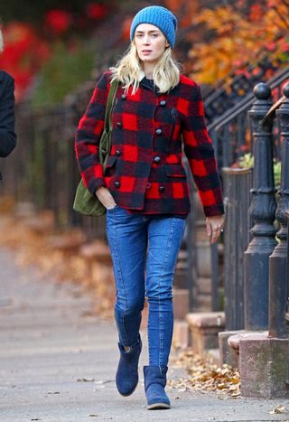 emily-blunt-uggs-outfit-243642-1512151360193-image