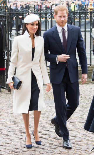 meghan-markle-best-outfits-243689-1525480705169-image