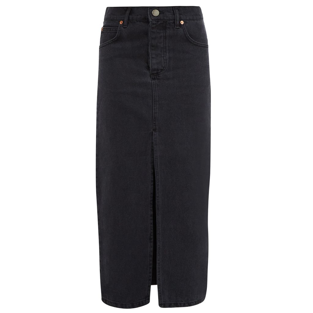 How to Wash Dark Clothes in Washing Machine Efficiently