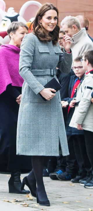 duchess-of-cambridge-checked-coat-244255-1512647151891-image