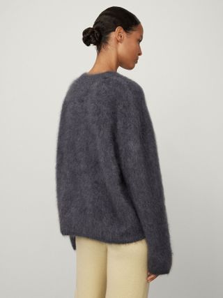 warmest-sweaters-244750-1706750124964-main