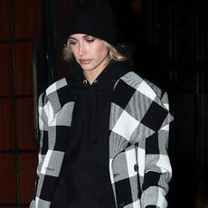 what-was-she-wearing-hailey-baldwin-winter-style-245070-1513354110102-square
