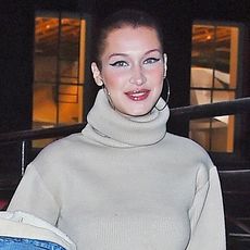 bella-hadid-cropped-sweater-trend-245374-1513694700010-square