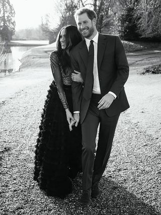 meghan-markle-prince-harry-official-engagement-portraits-245506-1513867754105-image