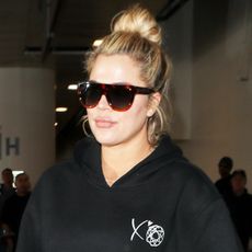 khloe-kardashian-airport-leggings-245797-1515026782928-square