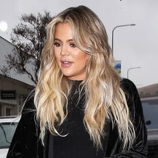 what-was-she-wearing-khloe-kardashian-little-black-dress-246721-1515963390961-square