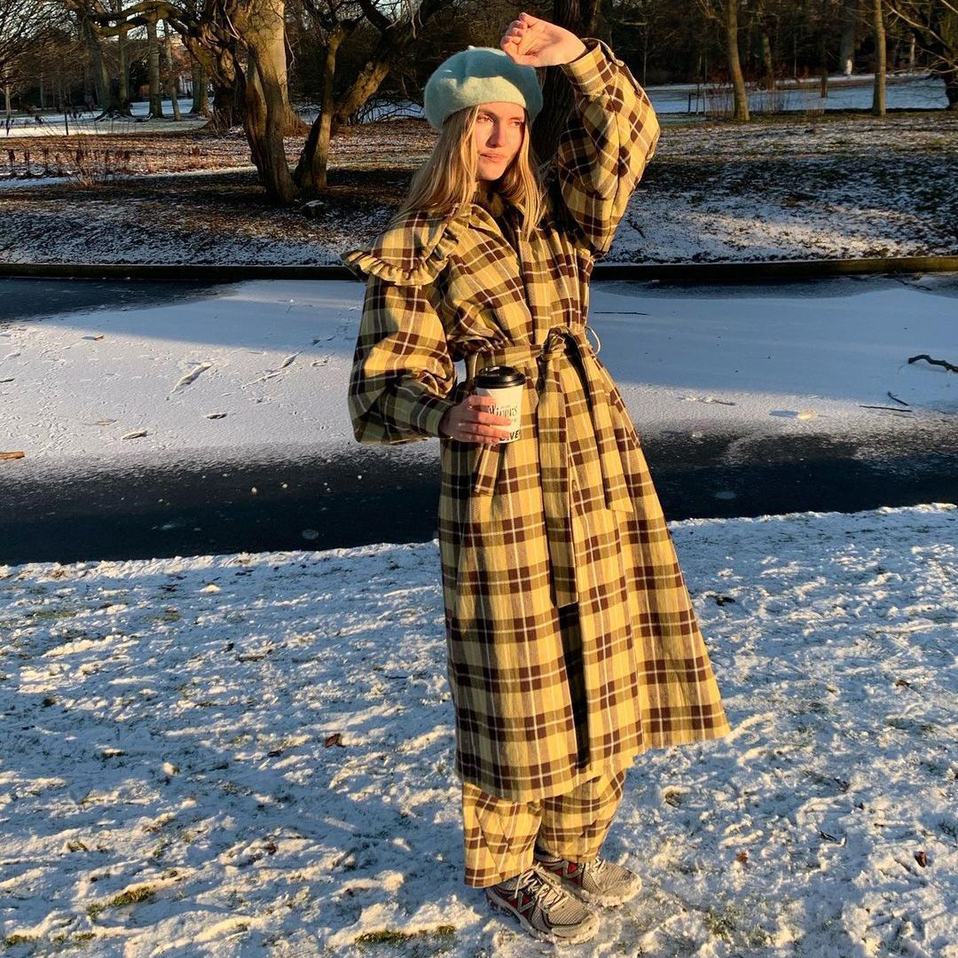 11 Cute Snow Outfits Fashion People Are Wearing This Winter