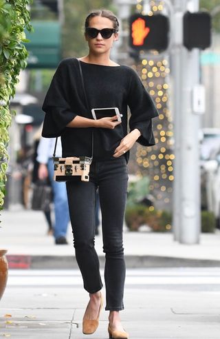 what-was-she-wearing-alicia-vikander-madewell-top-247351-1516581357219-image