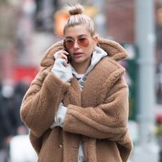 what-was-she-wearing-hailey-baldwin-furry-gucci-slides-247540-1516722216034-square