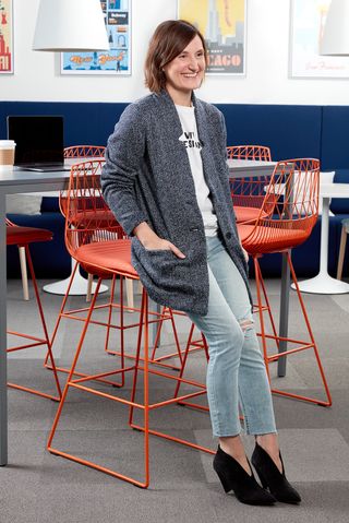 how-to-wear-jeans-at-work-248847-1519151702678-main
